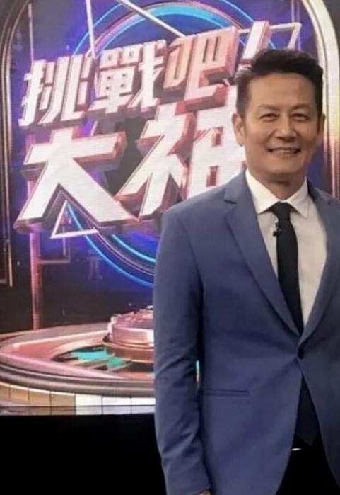 清纯反差小骚货在厨房撅着屁股勾引两个哥哥玩3p - 唐人影视